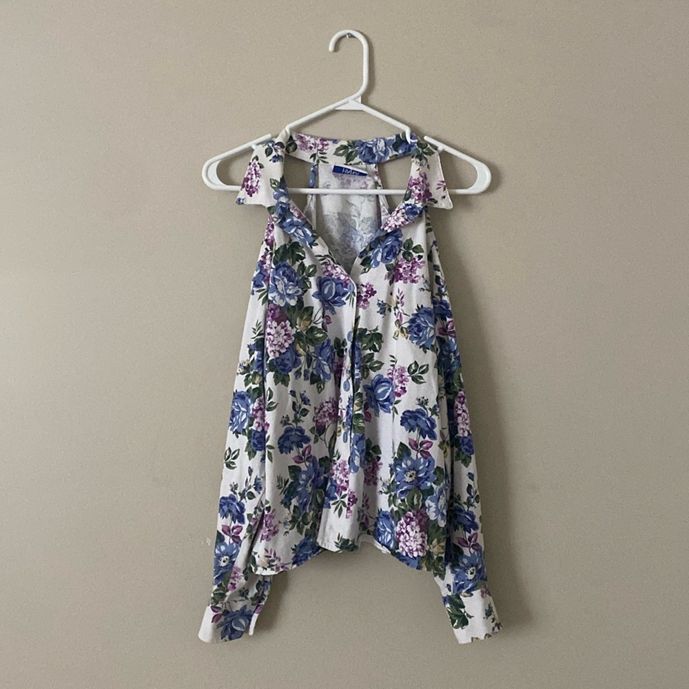 HANA Flower Floral Vintage-Like Cut-Out Shoulder Collared Blouse